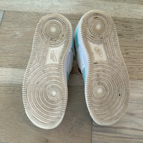 Nike Girls’ Mint and Cream Sneakers - 12C - Picture 4 of 6